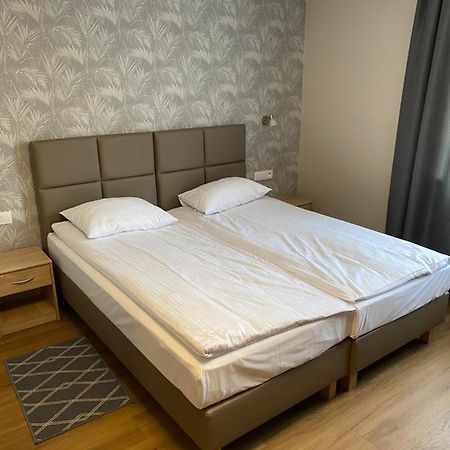 Gracja Bed and Breakfast Warszawa Exteriör bild